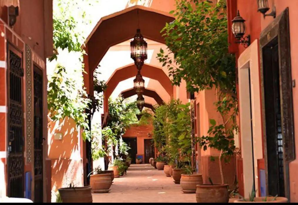 Quarya Assiyahia - Riad Camilia- Maison Entiere Avec Piscine Marrakesh Eksteriør billede